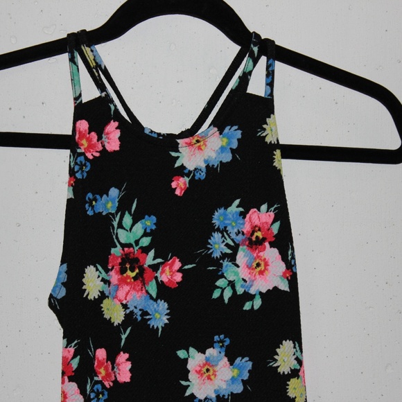 Adorable Floral Dress with Pockets! - Picture 4 of 7
